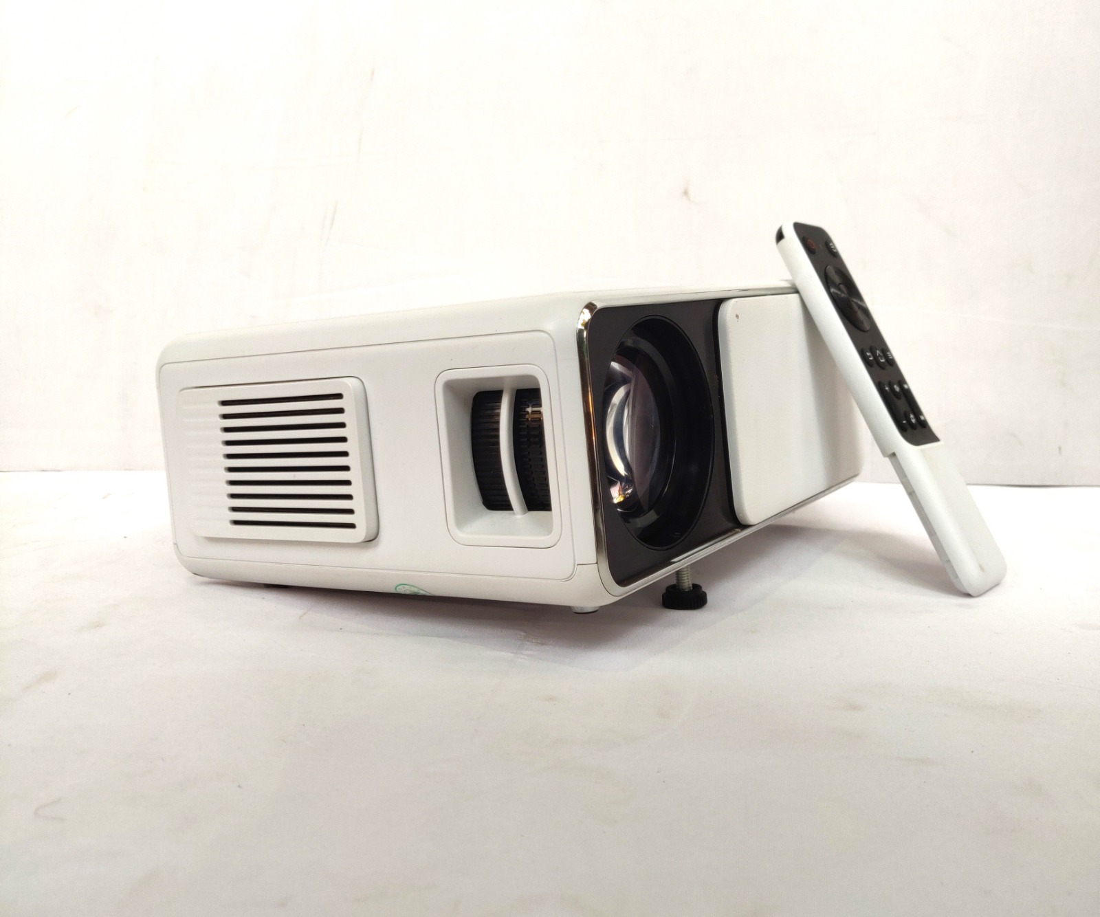 Projector with Screen (5x7)