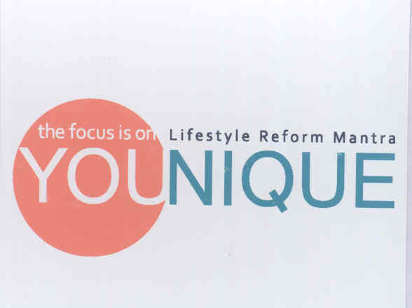 Younique (labal) Device mark 1744070 Trademark