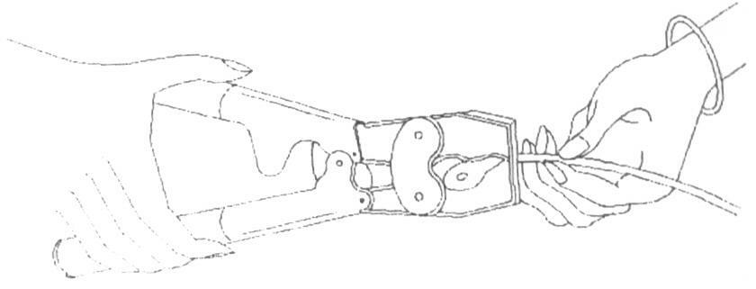 Hand Crimp Tool (logo) Device mark 1611090 Trademark
