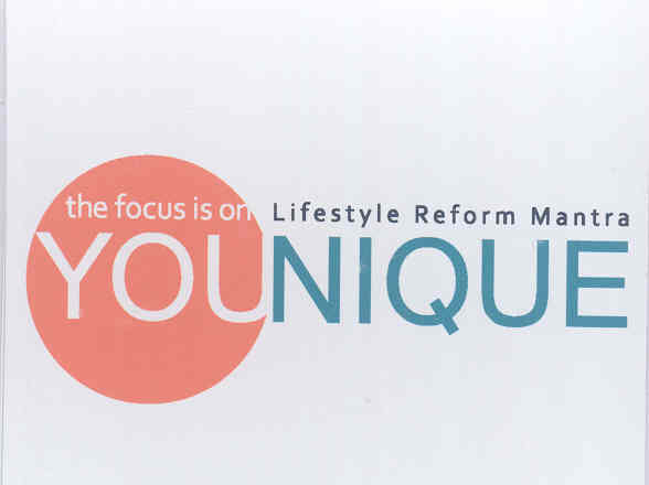Younique (labal) Device mark 1744069 Trademark