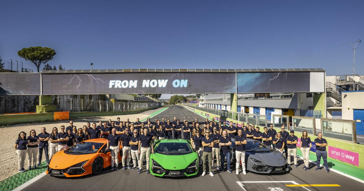  Lamborghini Achieves Milestone: 10,000 Cars Delivered in a Year - frame