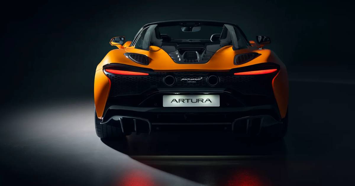 McLaren Artura Spider, the First Hybrid Convertible - background