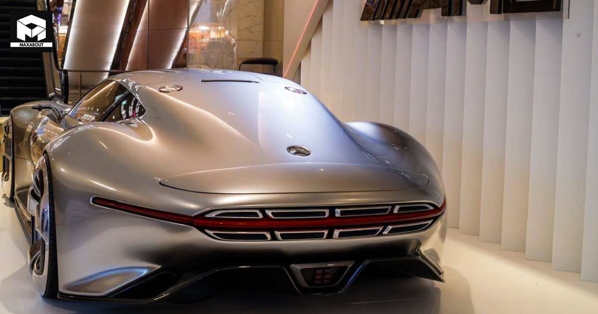 Mercedes-AMG GT6 Concept: Batman's Ride in Mumbai - front