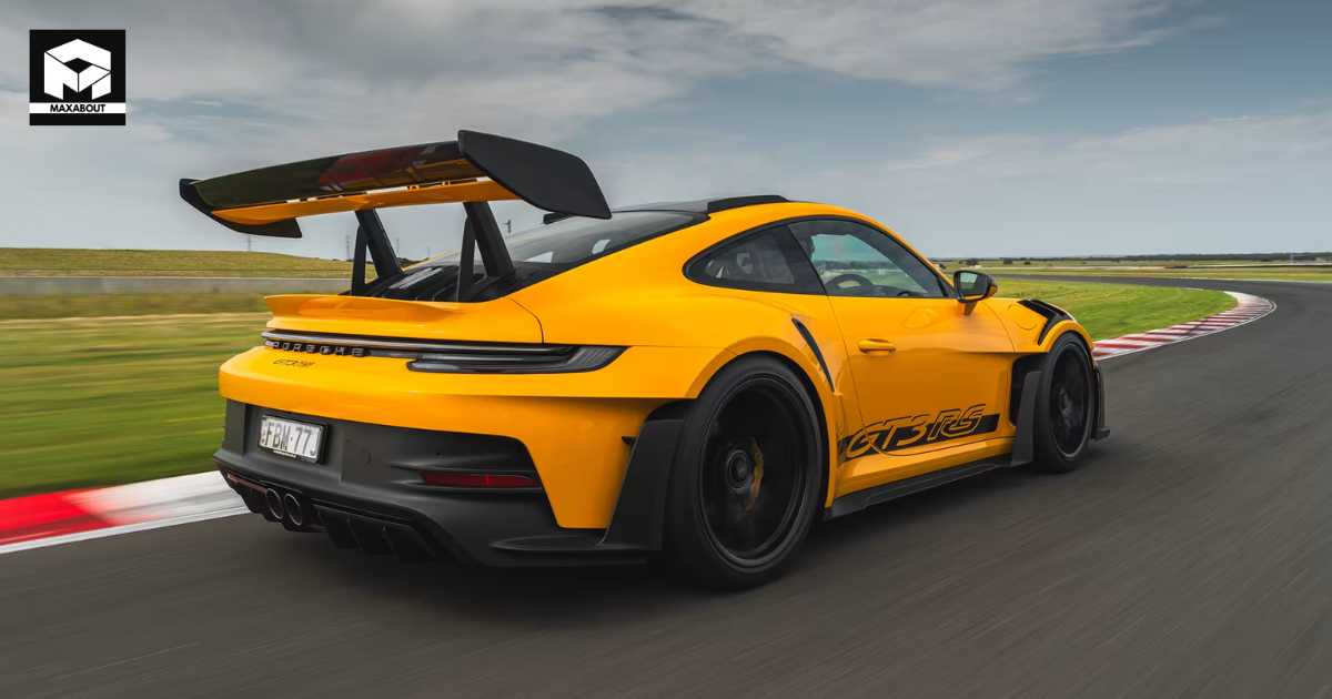 Porsche 911 GT3 RS: The Ultimate Track Weapon - midground
