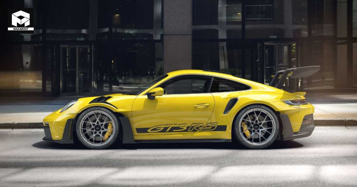Porsche 911 GT3 RS: The Ultimate Track Weapon - background