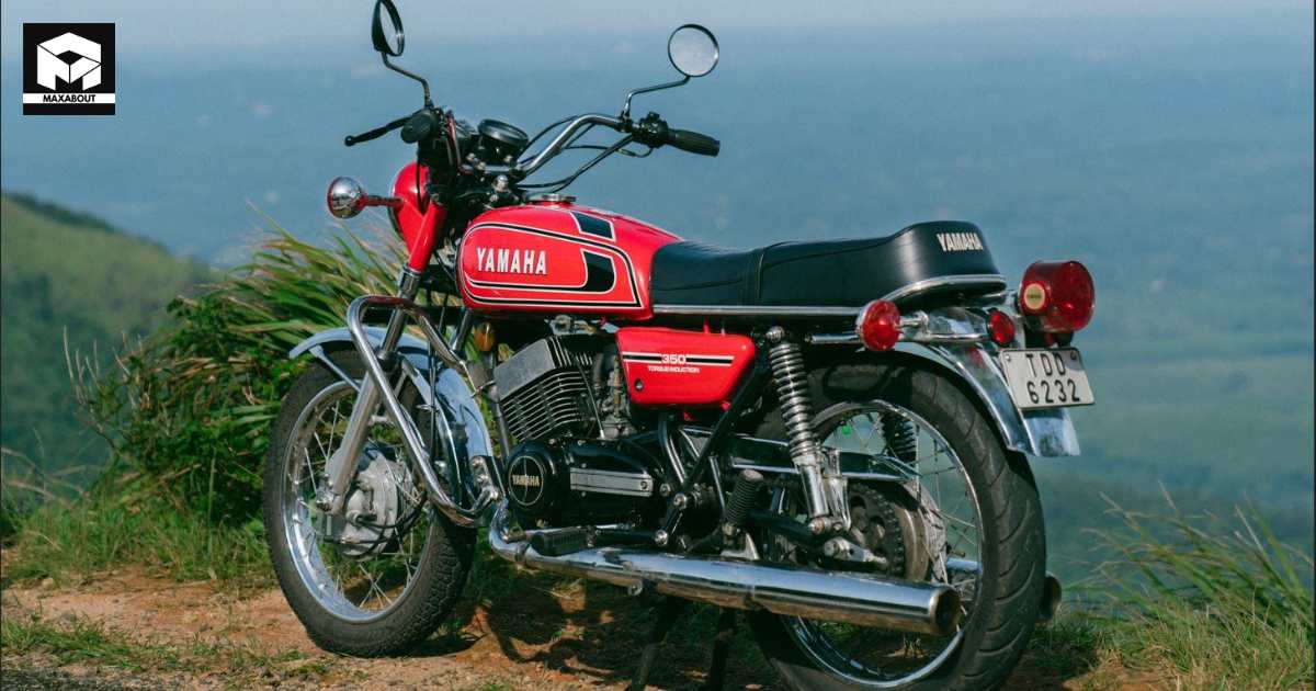 Yamaha RD350 Review: A Journey Through Time - midground