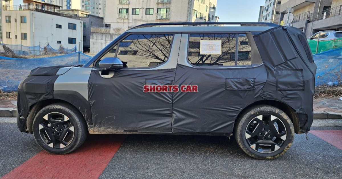 2024 Kia Clavis SUV Spotted Again - midground