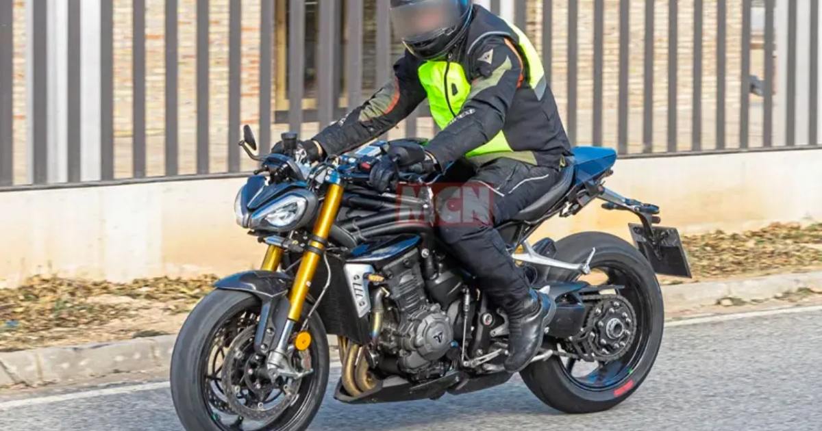 Updated Triumph Speed Triple 1200 RS: Testing Phase Spotted - angle