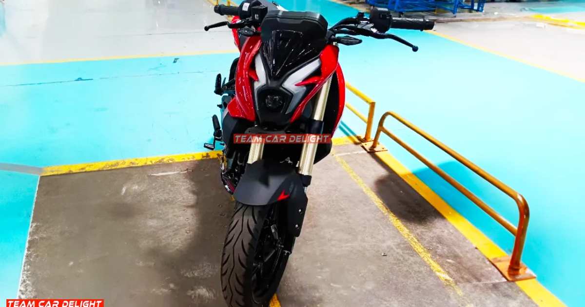 Bajaj Pulsar 400's New Front Look and Design Leaked - close-up