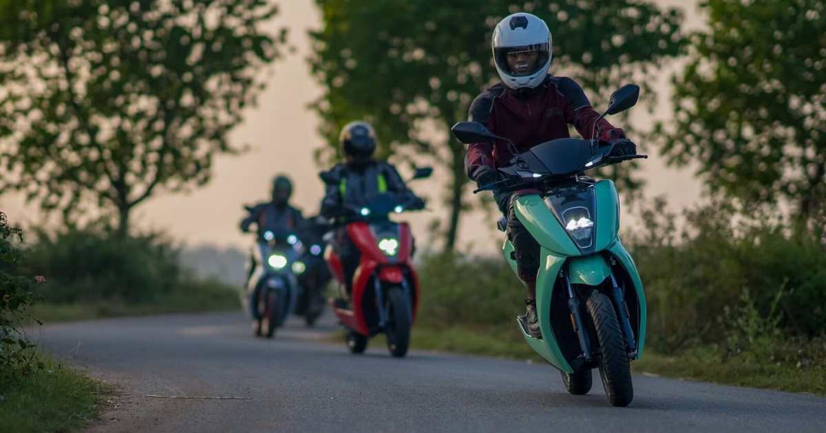 FAME Subsidy Closure Boosts EV Two-Wheeler Sales to 1.36 Lakh in March - photograph