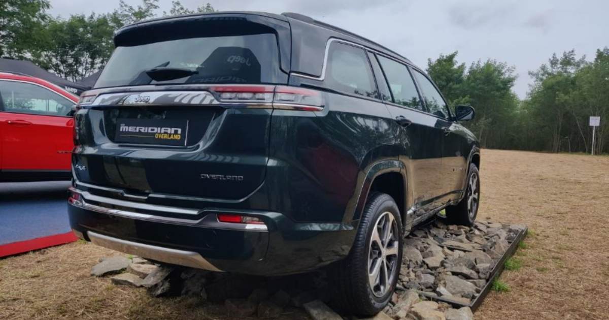 Jeep Meridian Facelift Teased Ahead of 2024 Launch - midground