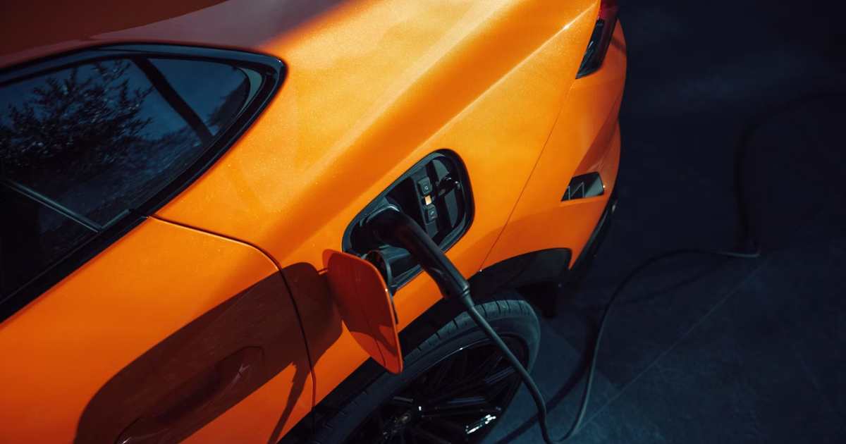 Lamborghini Urus SE Debuts as the Most Powerful 800hp Plug-In Hybrid - back